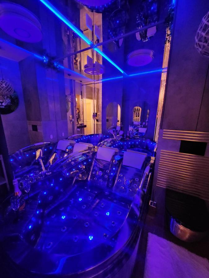 Warszawa Wola Wyjatkowe Studio Z Jacuzzi, Sauna I Fotelem Do Masazu - Exceptional Studio In Warsaw With Jacuzzi, Sauna And Massage Chair Bagian luar foto